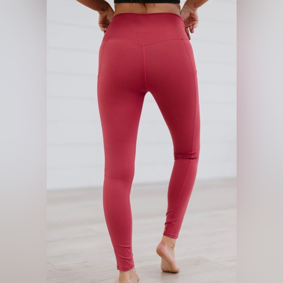 EUC Women’s Size Medium New Balance Logo Print Leggings/Tights With Side Pockets - Picture 4 of 12